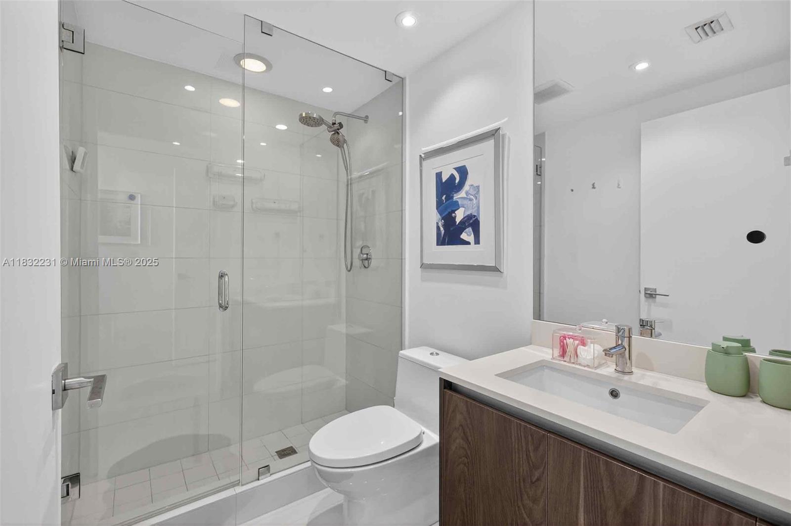 ONE PARAISO CONDO - Residential