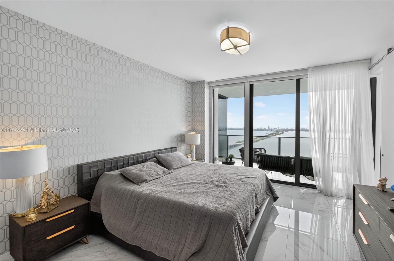 ONE PARAISO CONDO - Residential