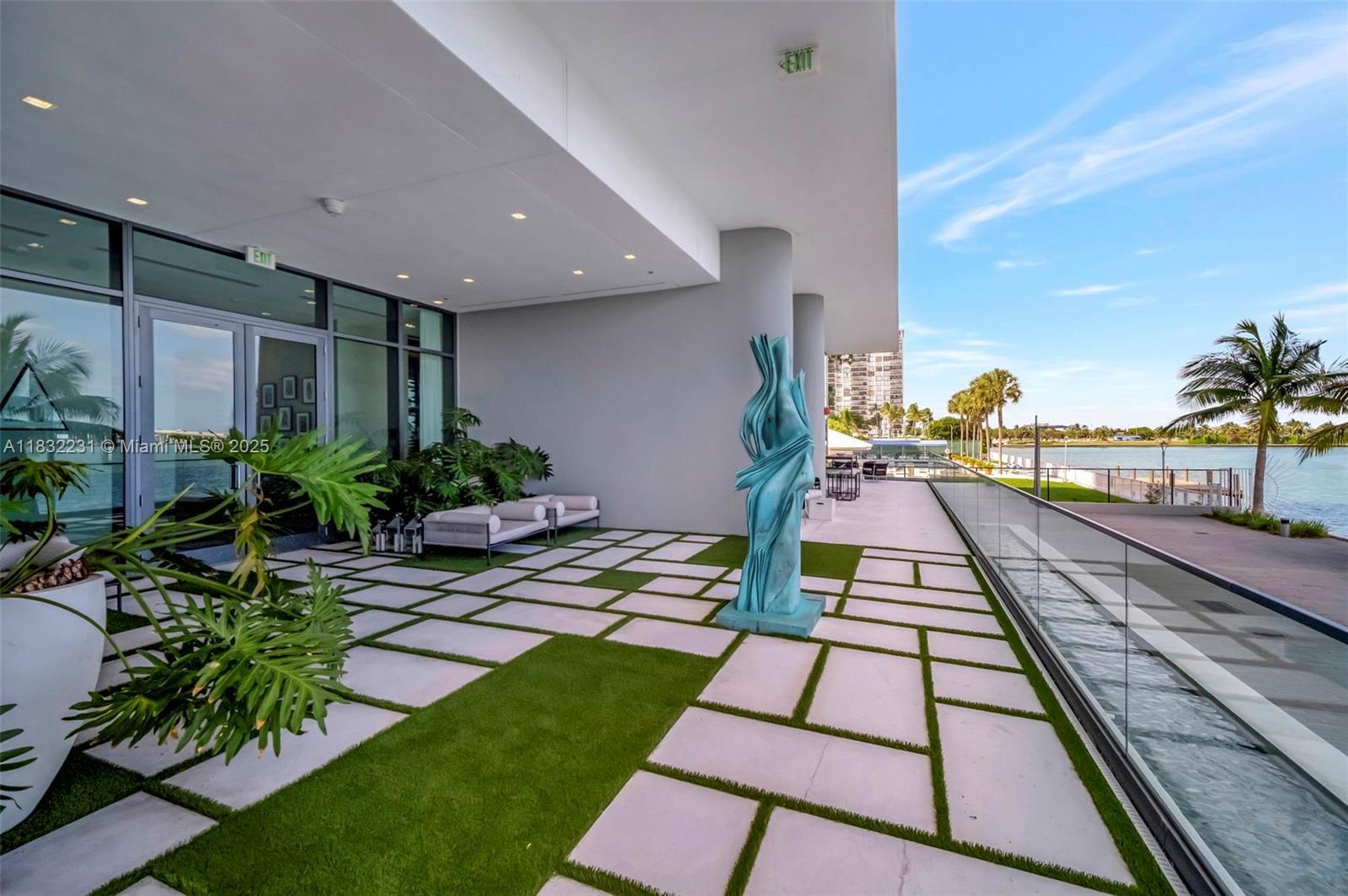 ONE PARAISO CONDO - Residential