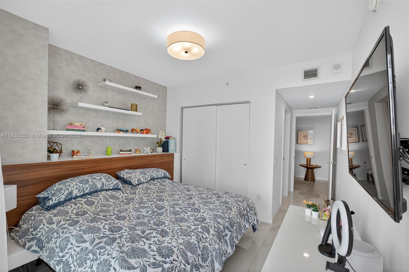 ONE PARAISO CONDO - Residential