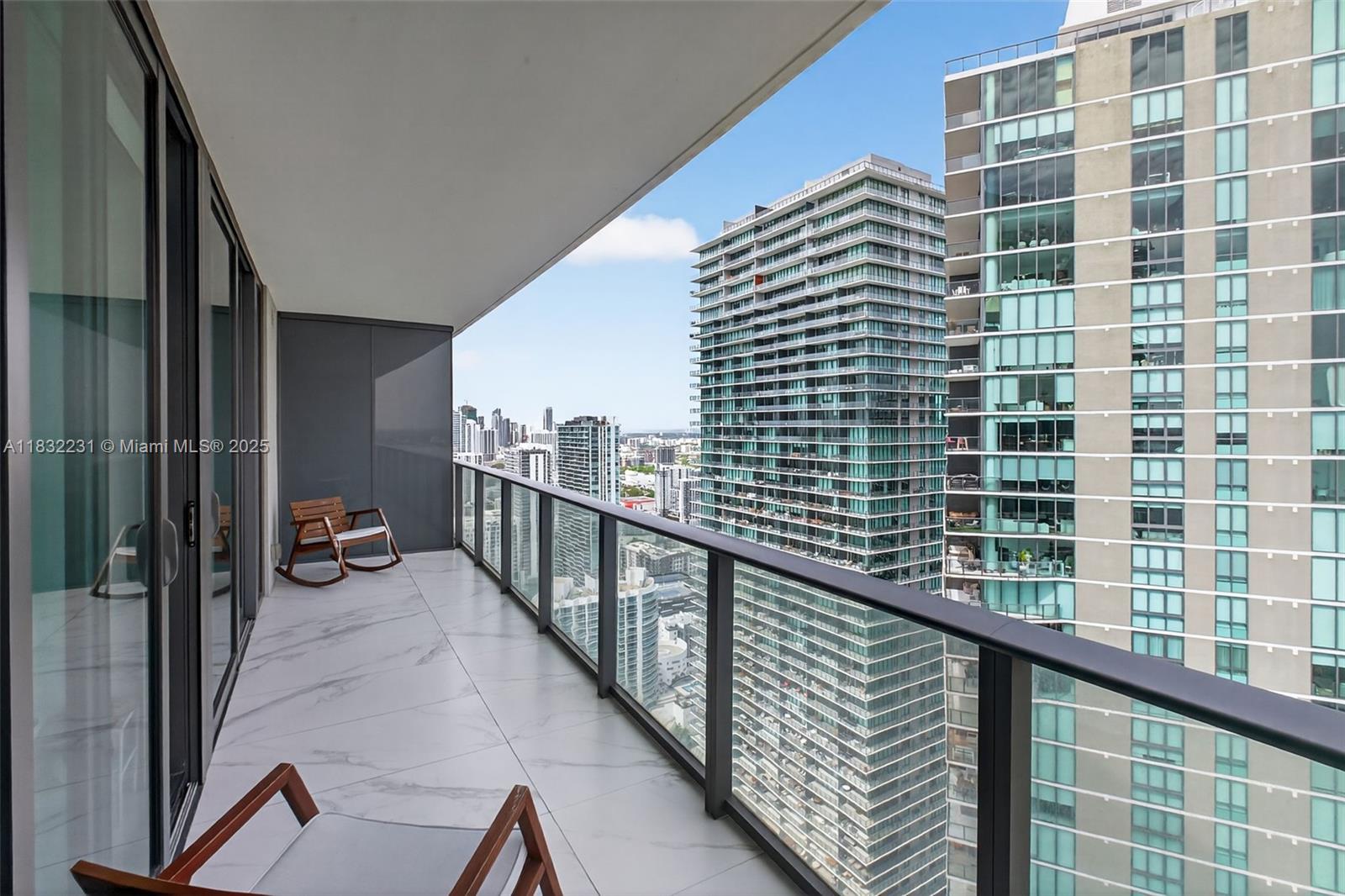 ONE PARAISO CONDO - Residential