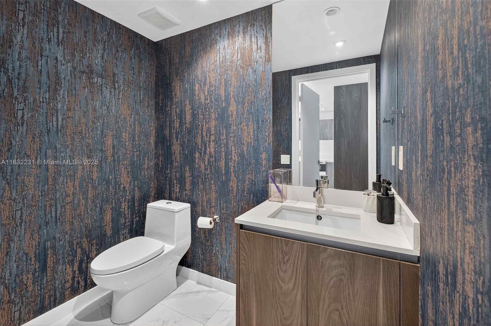 ONE PARAISO CONDO - Residential