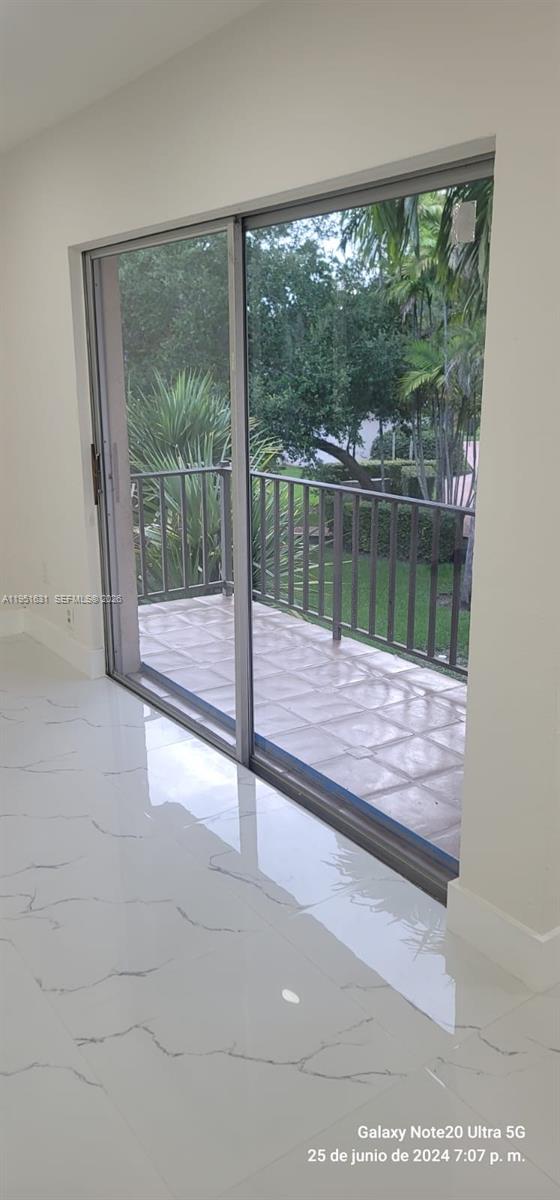 KINGSTON SQUARE CONDO - Residential