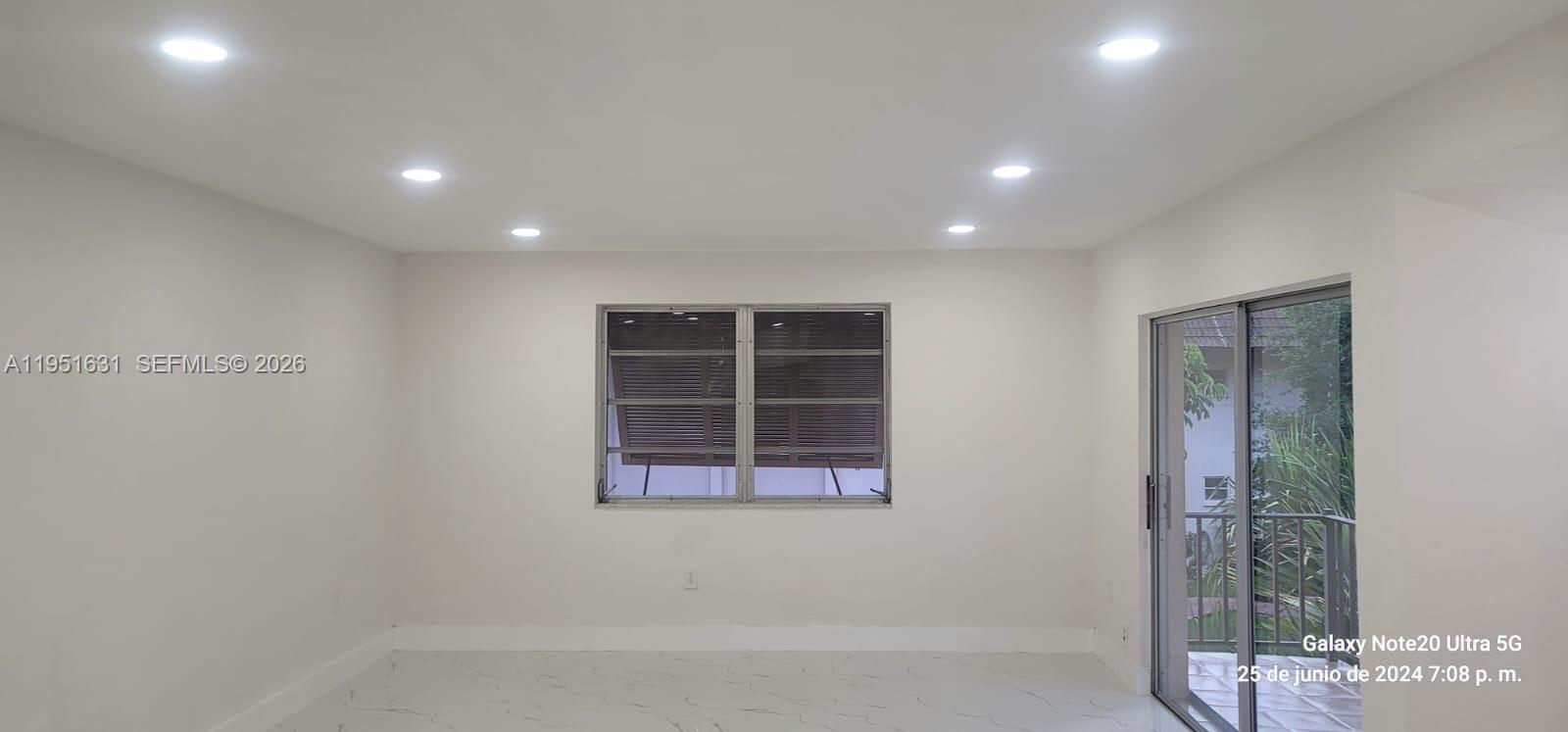 KINGSTON SQUARE CONDO - Residential