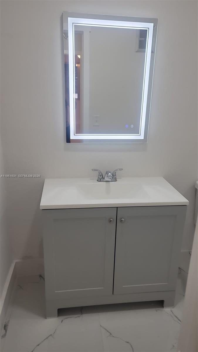 KINGSTON SQUARE CONDO - Residential