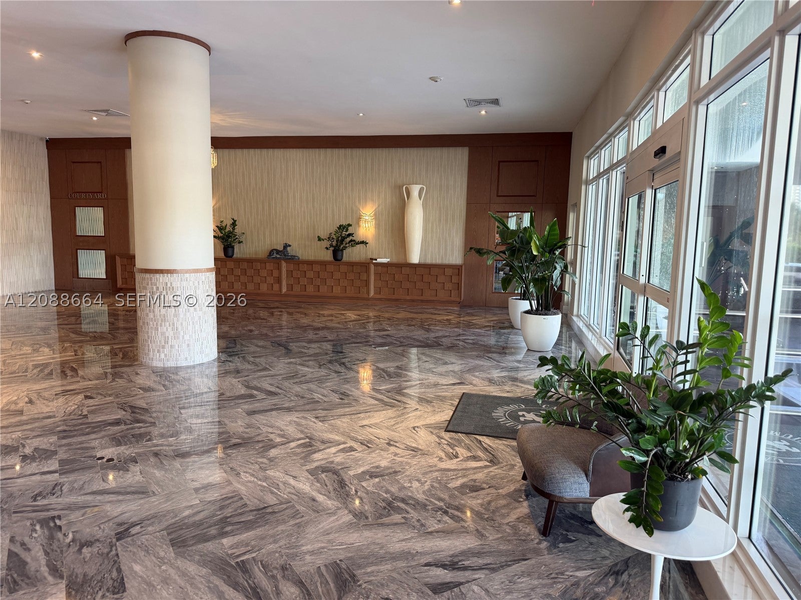 5401 Collins Ave 826