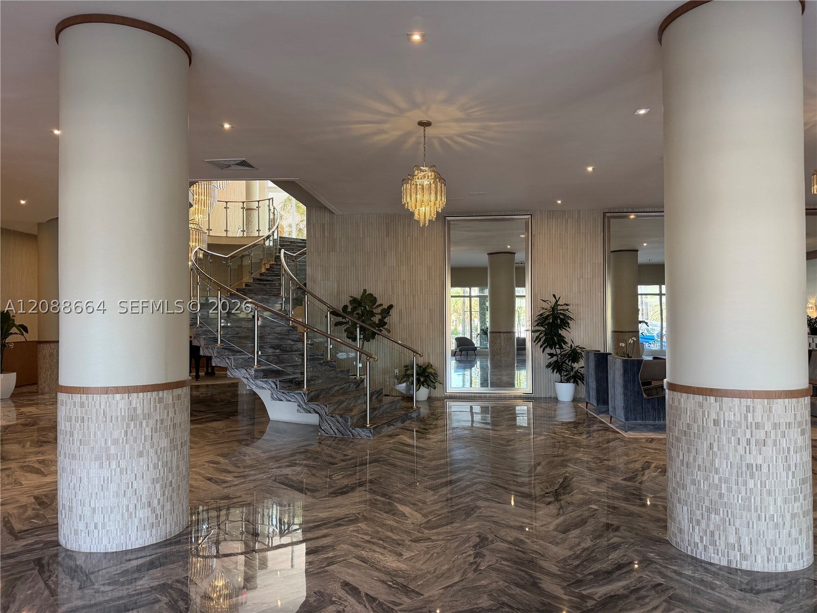 5401 Collins Ave 826