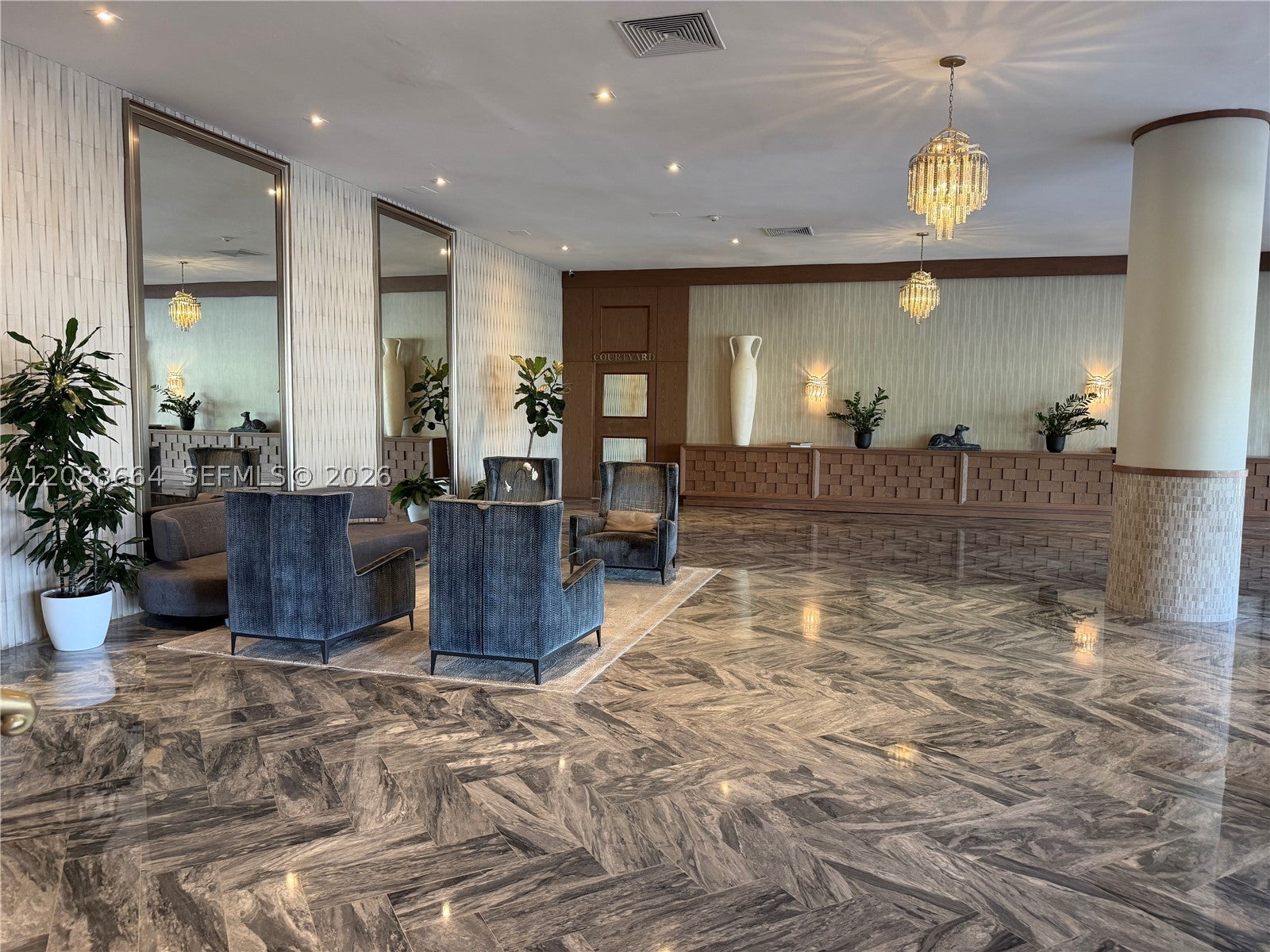 5401 Collins Ave 826
