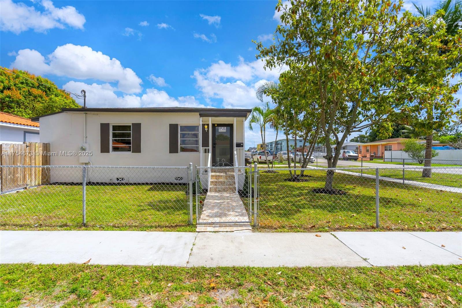 301 E 35th St, Hialeah, Miami-Dade County, Florida - 3 Bedrooms  
1 Bathrooms - 