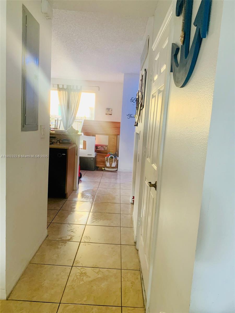 947 NE 42nd Ter 947