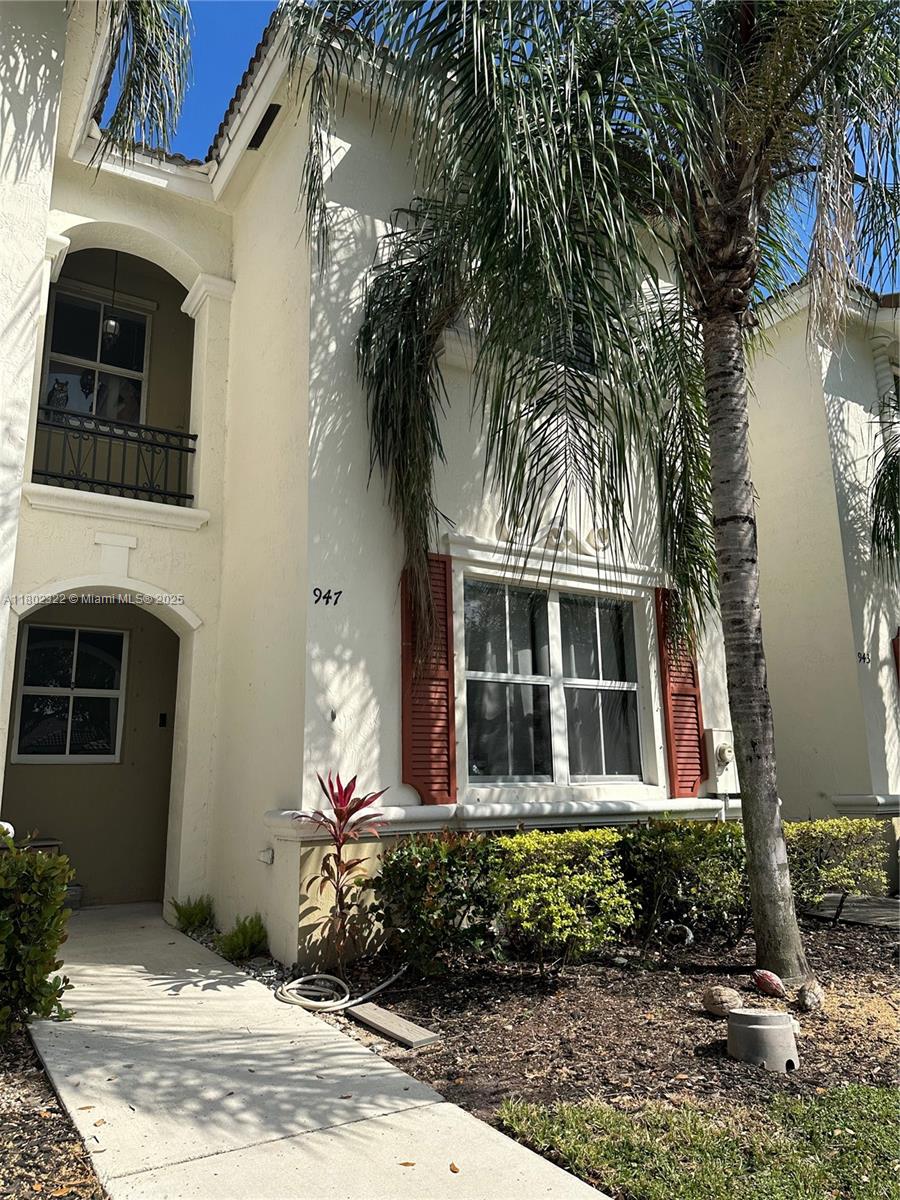947 Ne 42nd Ter 947, Homestead, Miami-Dade County, Florida - 3 Bedrooms  
3 Bathrooms - 