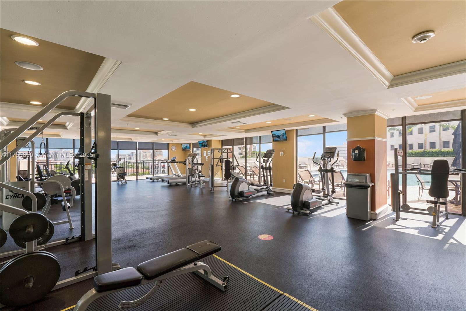 PUERTA DE PALMAS CONDO - Residential