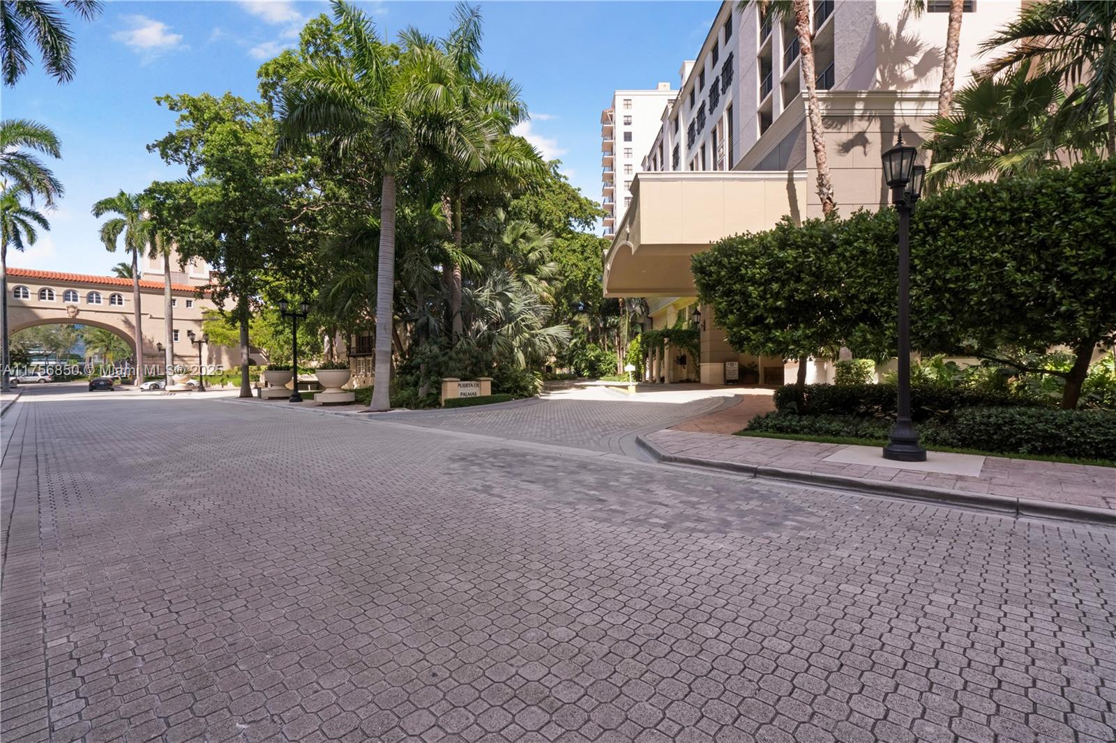PUERTA DE PALMAS CONDO - Residential