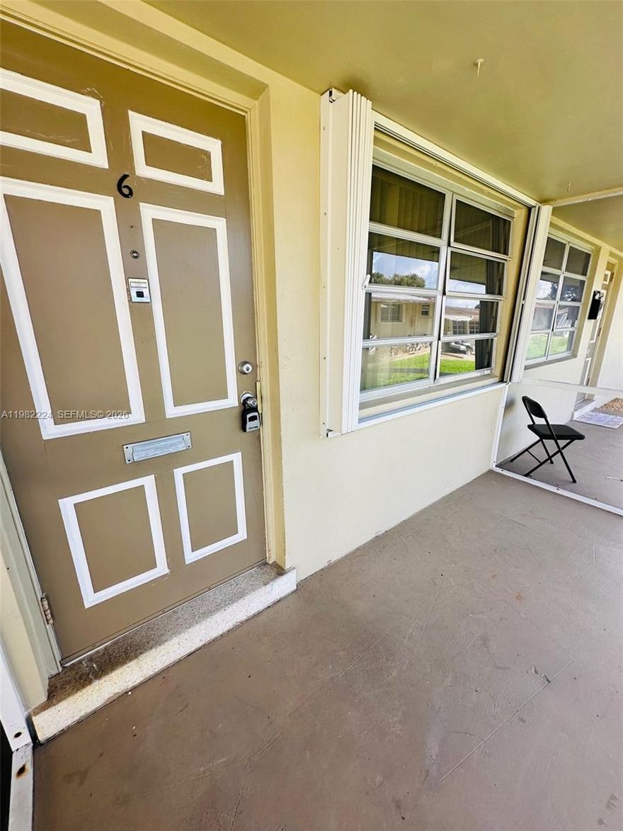 LOCATION!!! Spacious 2-bedroom, 1-bath condo in the heart of Hollywood! This bright and well-maintained unit features tile floors throughout, central A/C, and a large kitchen with modern appliances, granite countertops, and backsplash. The property also offers 2 parking spaces.
Low condo association fee of only $300/month. Currently tenant-occupied, making it a great opportunity for investors looking for immediate rental income.
Prime location within walking distance to shops, restaurants, and everyday conveniences. Easy access to I-95 and just minutes from Downtown Hollywood. Don't miss this opportunity!