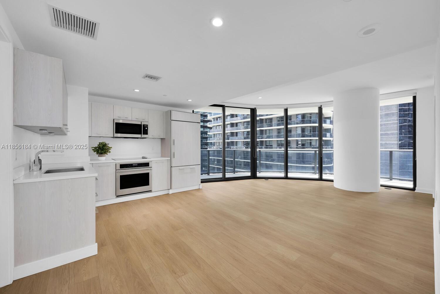 CORNER UNIT with City and Bay View! Rare find with SELF-PARK parking space. Split floor plan and extensive WRAP-AROUND BALCONY. 2 Beds and 2 Full Baths, freshly PAINTED. AMENITIES: 24/7 concierge, 2 pools (1 rooftop pool), Jacuzzi, Fitness Center, Steam Room, Sauna, Spa Area, Business Center, Theater, Children’s Playroom, lounge, and Bike Storage. LOCATION: next to Brickell City Centre, 3 blocks from the I-95 highway and a supermarket across the street. Unit is VACANT, ready to move in.