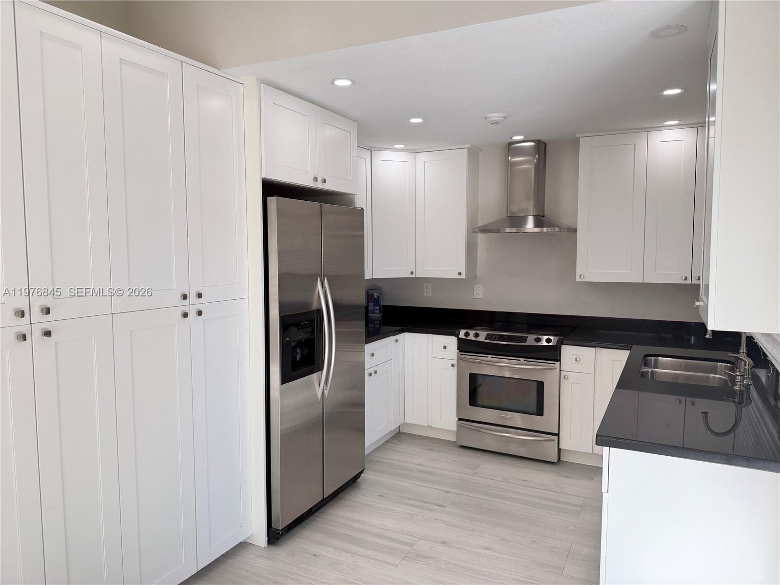 FIRST ADDN TO CALUSA CLUB - Residential Lease