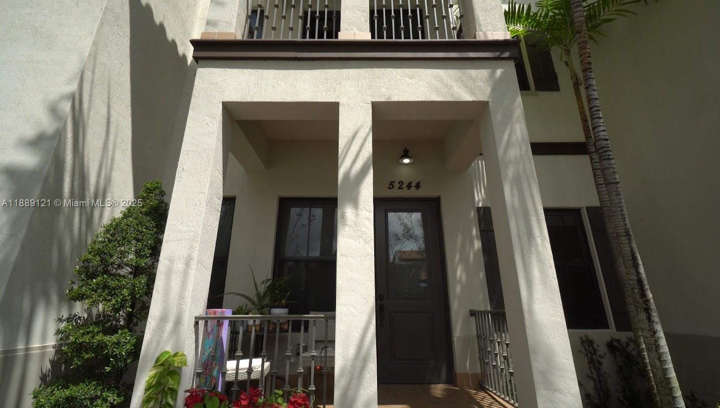 DOWNTOWN DORAL DUTCHER - Residential