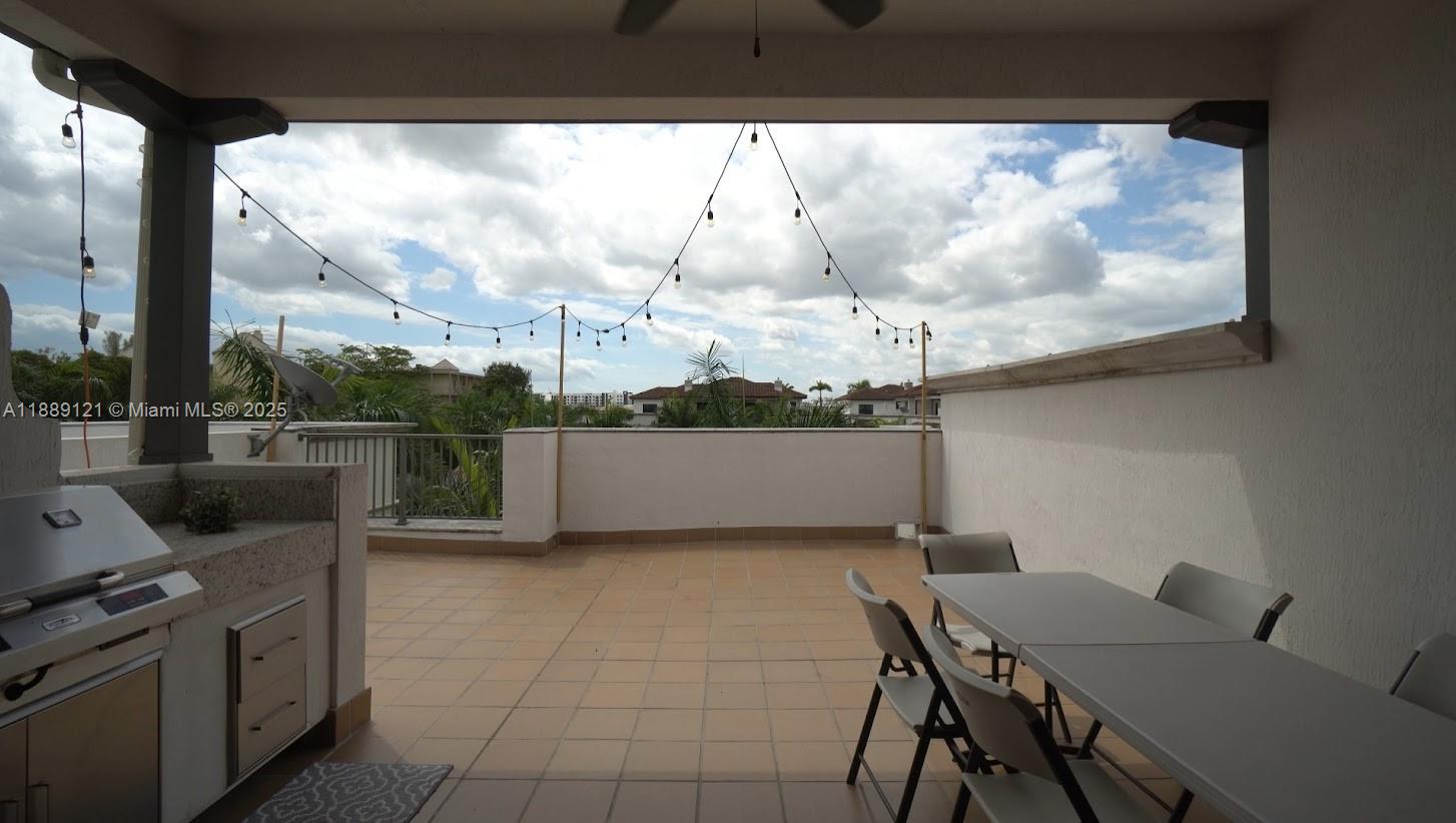 DOWNTOWN DORAL DUTCHER - Residential