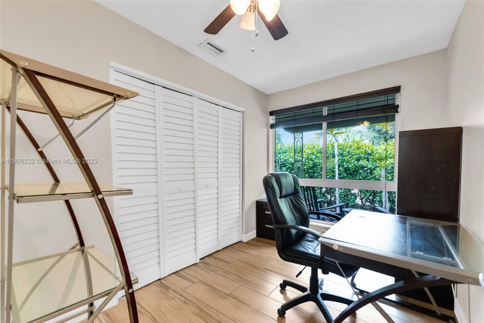 OAKLAND PARK SECOND ADD - Residential