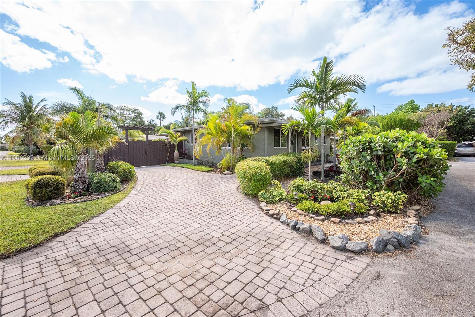 OAKLAND PARK SECOND ADD - Residential