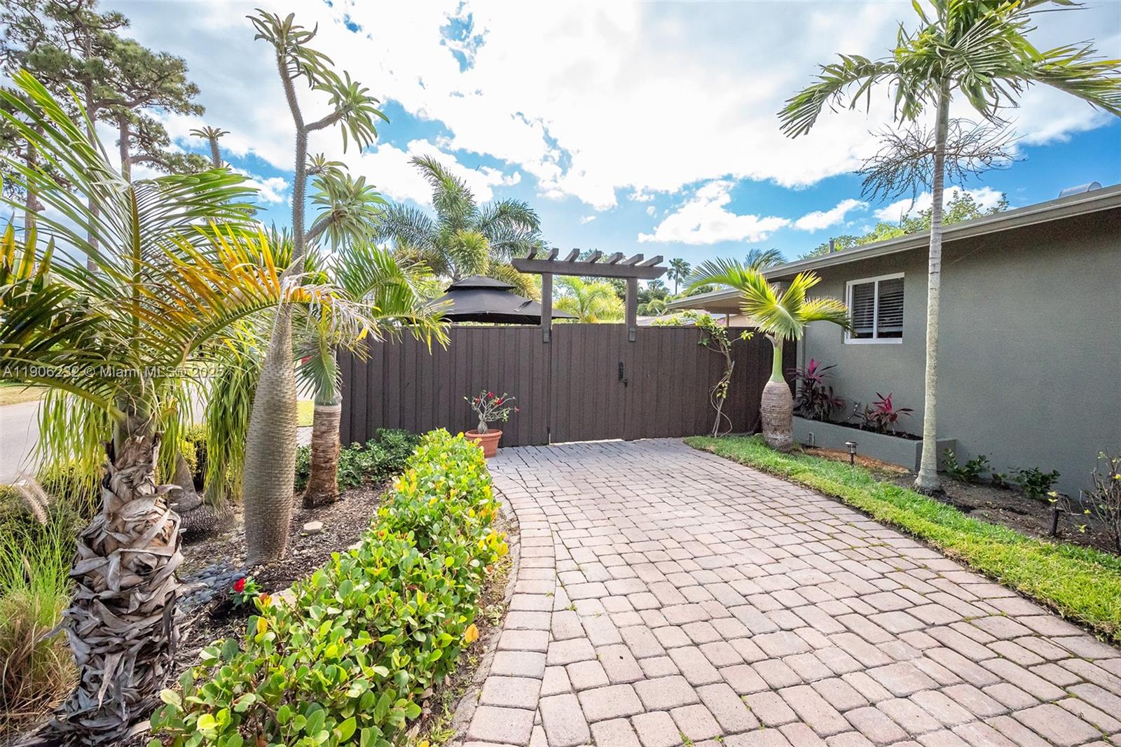 OAKLAND PARK SECOND ADD - Residential