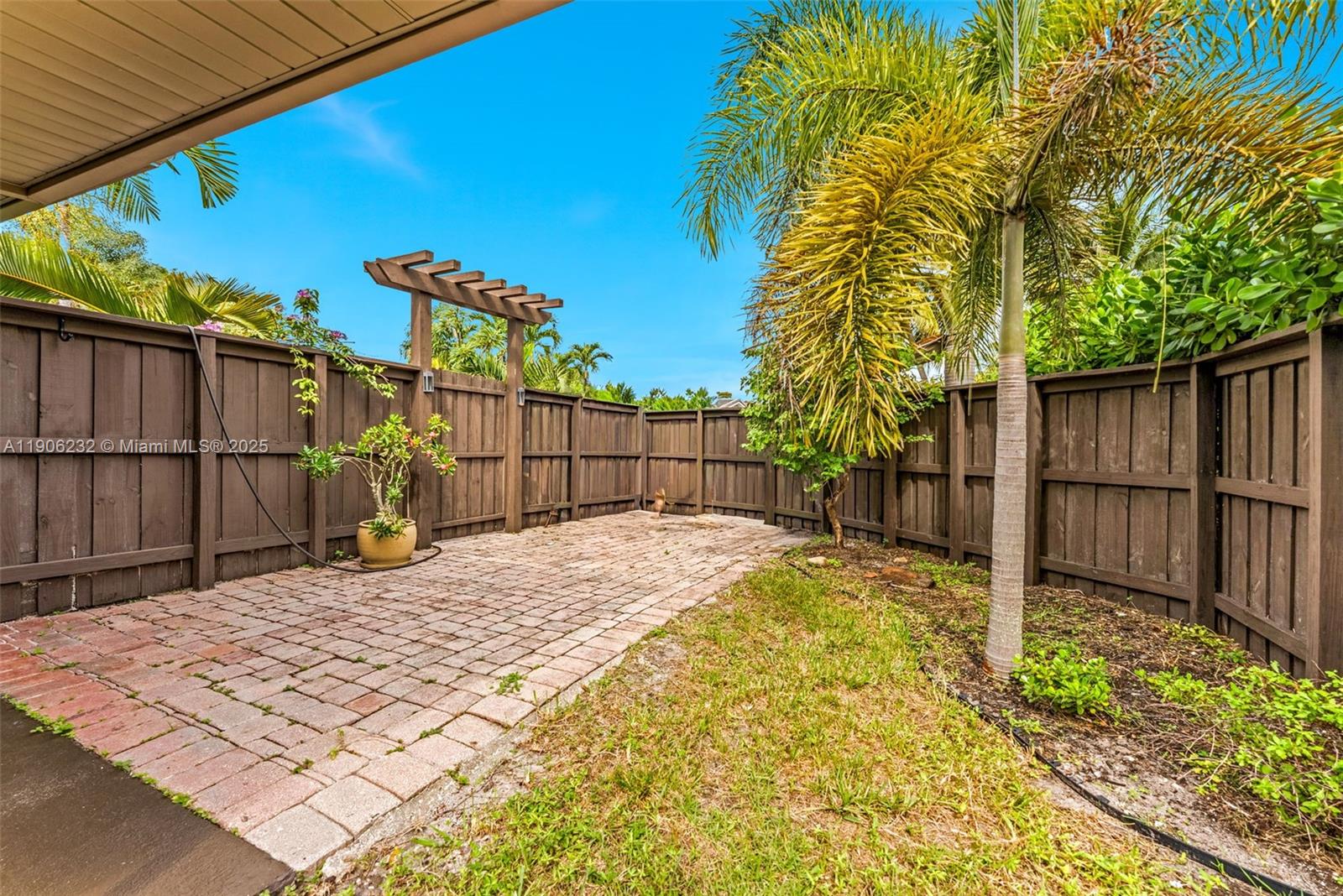 OAKLAND PARK SECOND ADD - Residential