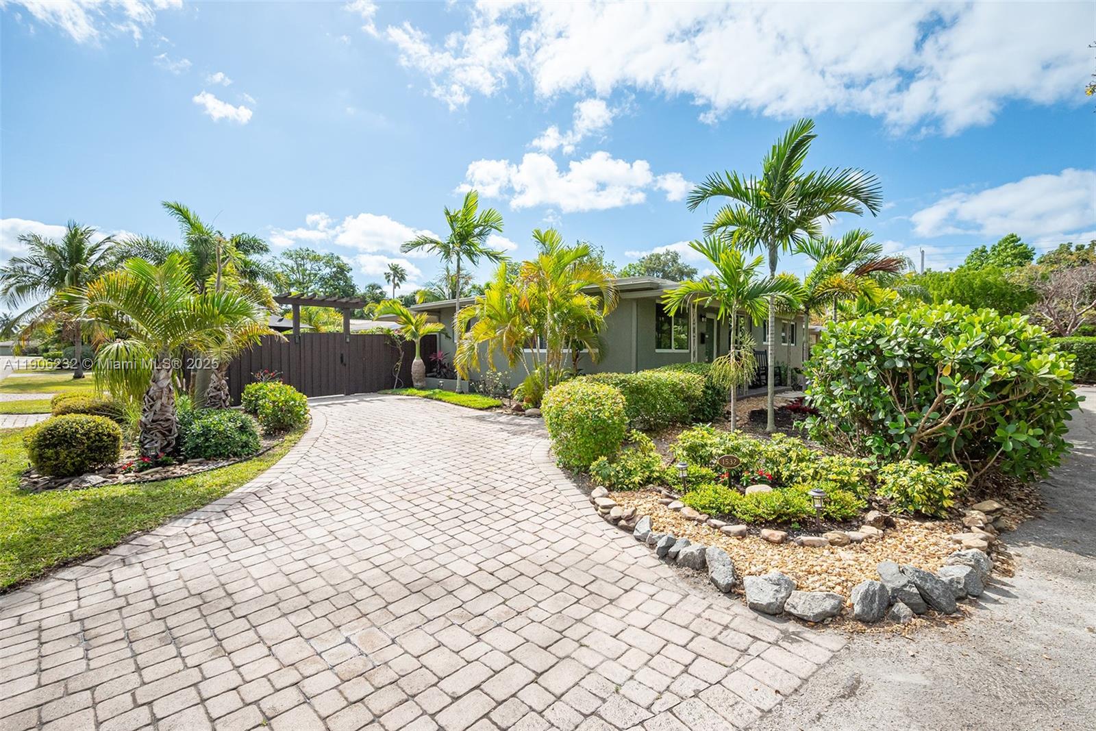 OAKLAND PARK SECOND ADD - Residential