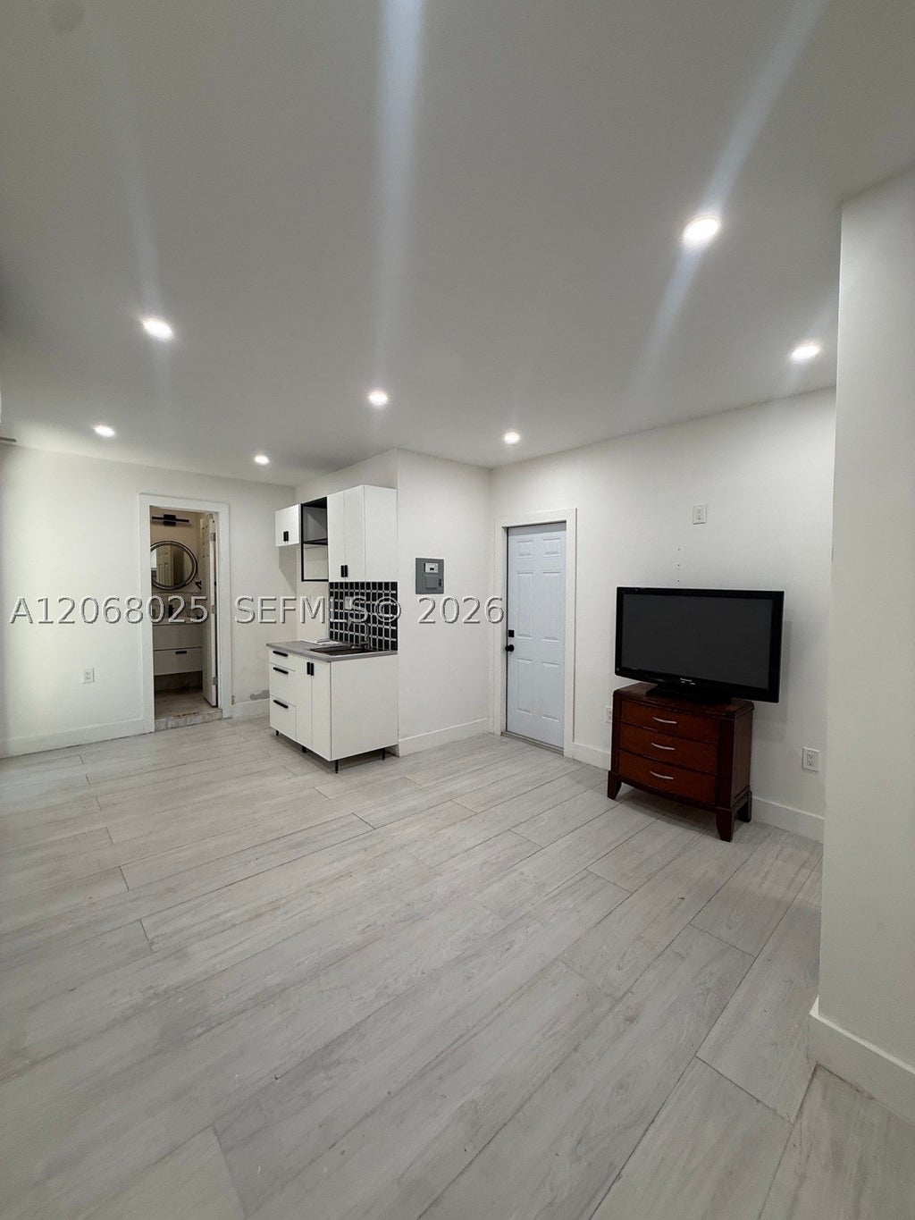 Photo of 1140 N Douglas Rd #1, Pembroke Pines, FL 33024 (MLS # A12068025)