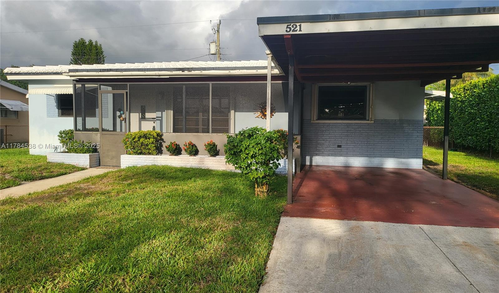 521 N 70th Way, Hollywood, Broward County, Florida - 3 Bedrooms  
1 Bathrooms - 