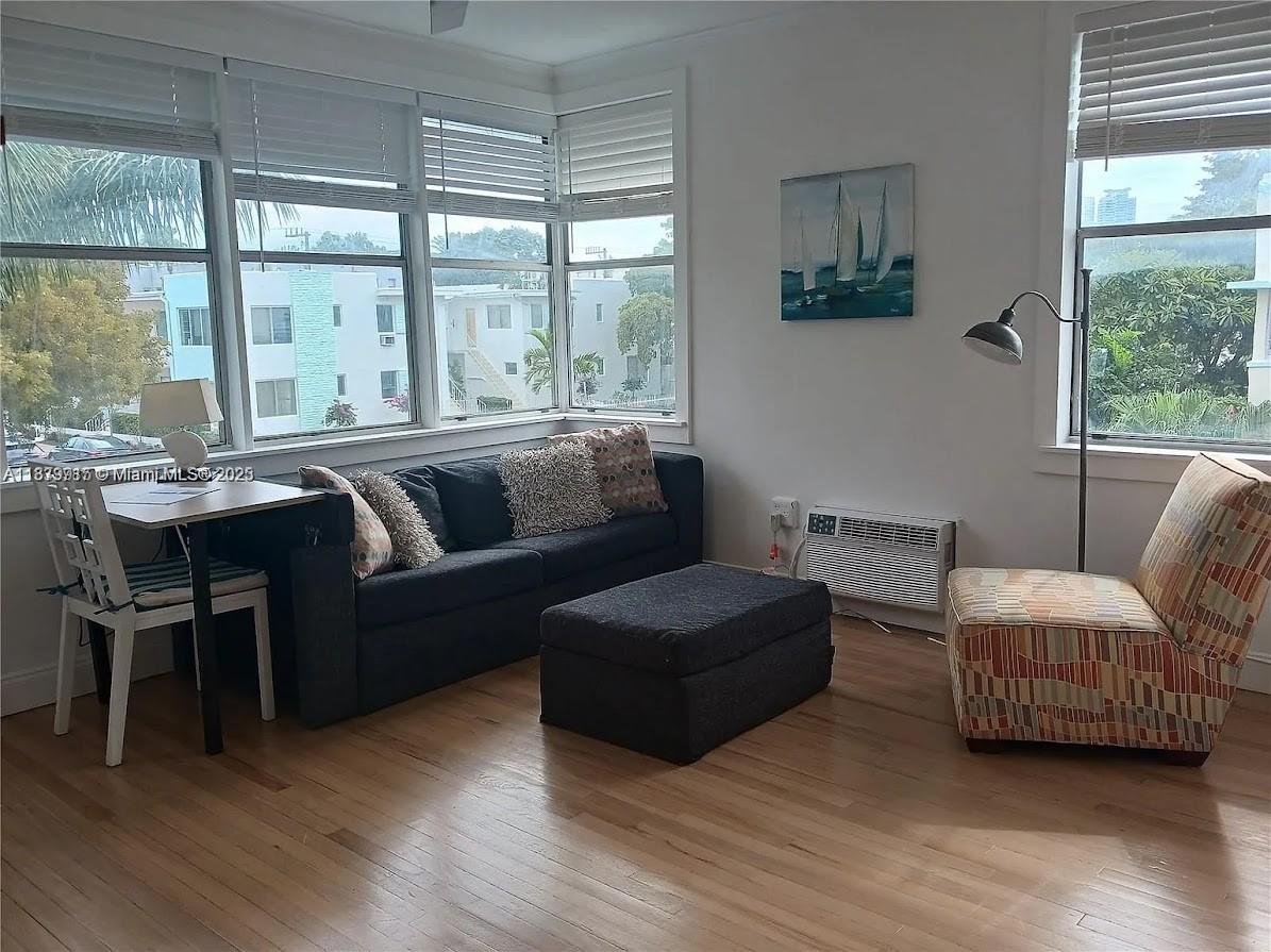 900 Jefferson Ave 10