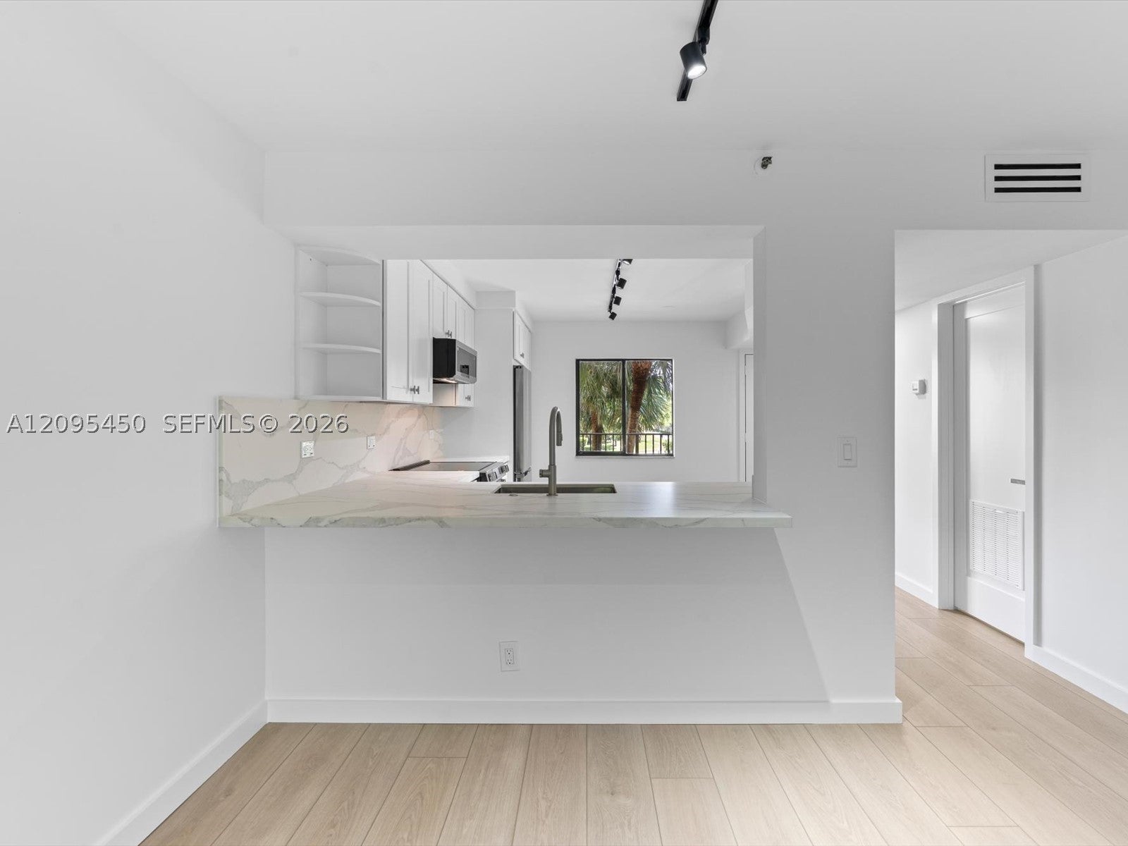 2200 S Cypress Bend Dr 303