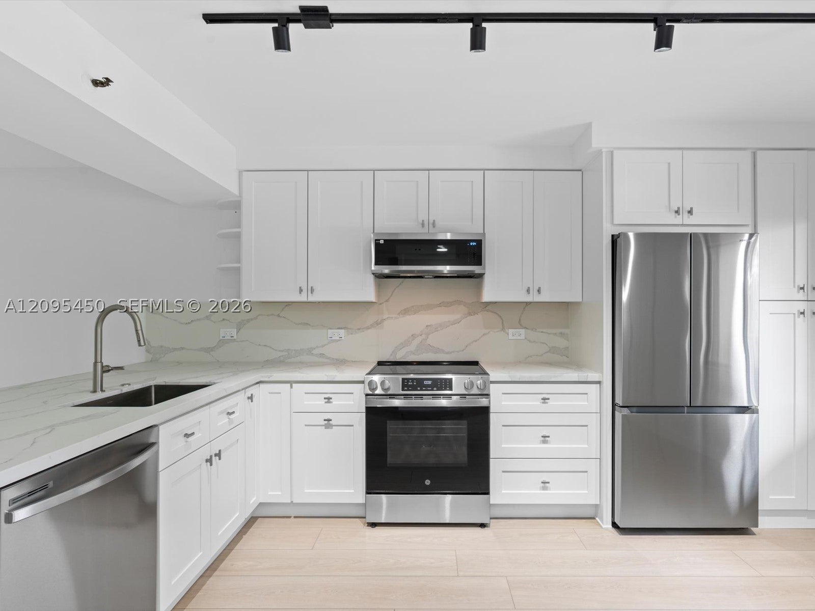 2200 S Cypress Bend Dr 303