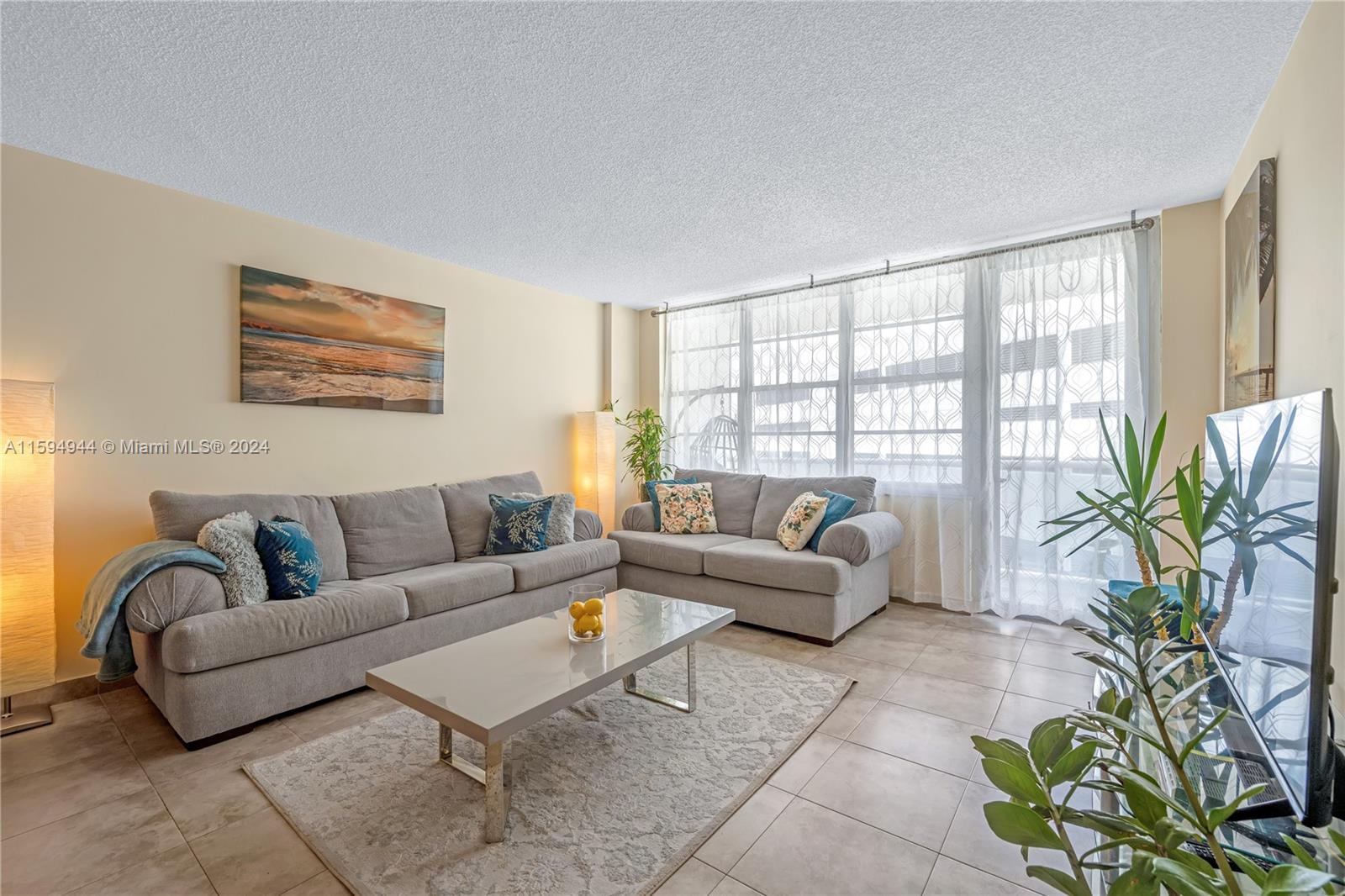 Property for Sale at 3725 S Ocean Dr 1015, Hollywood, Broward County, Florida - Bedrooms: 1 
Bathrooms: 2  - $359,900