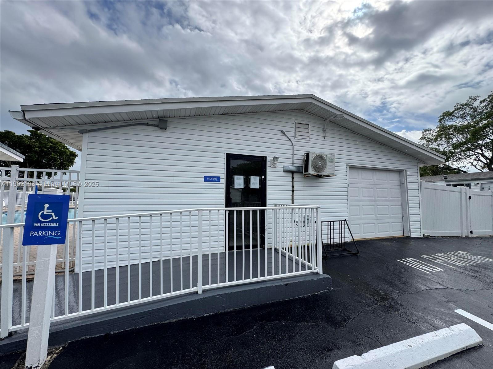 WESTERN HILLS ESTATES SEC - Residential