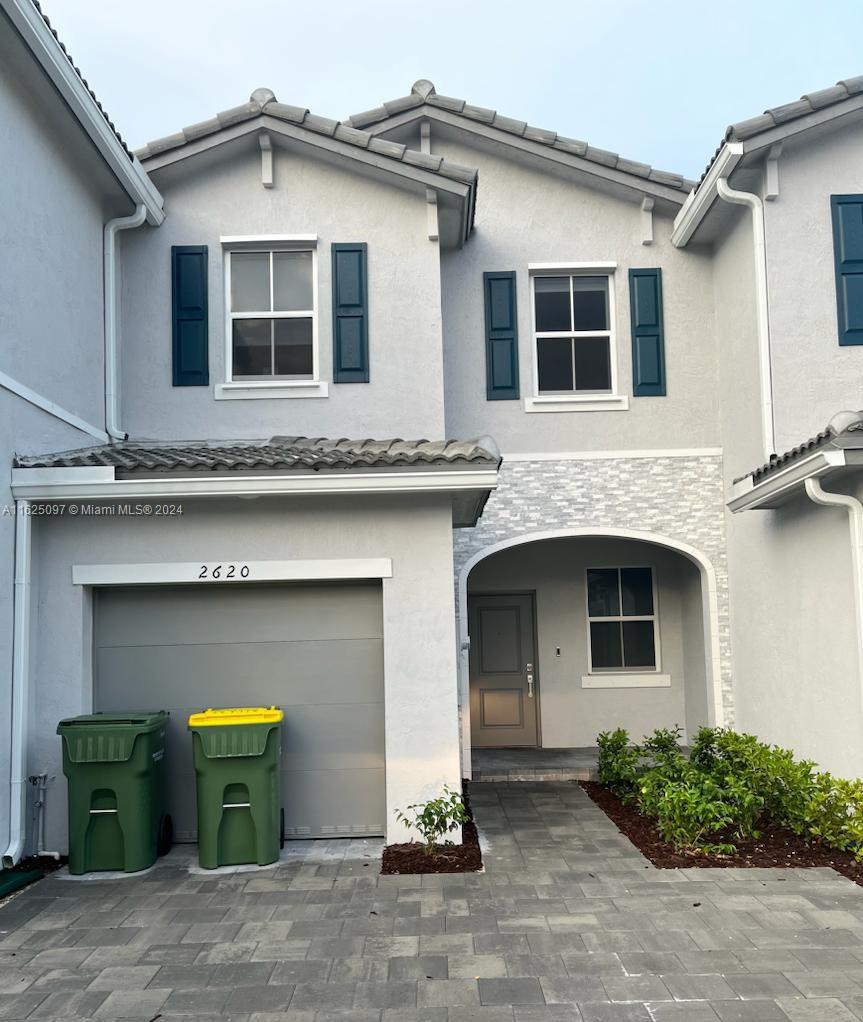 Rental Property at 2624 Se 10th St, Homestead, Miami-Dade County, Florida - Bedrooms: 3 
Bathrooms: 3  - $2,600 MO.