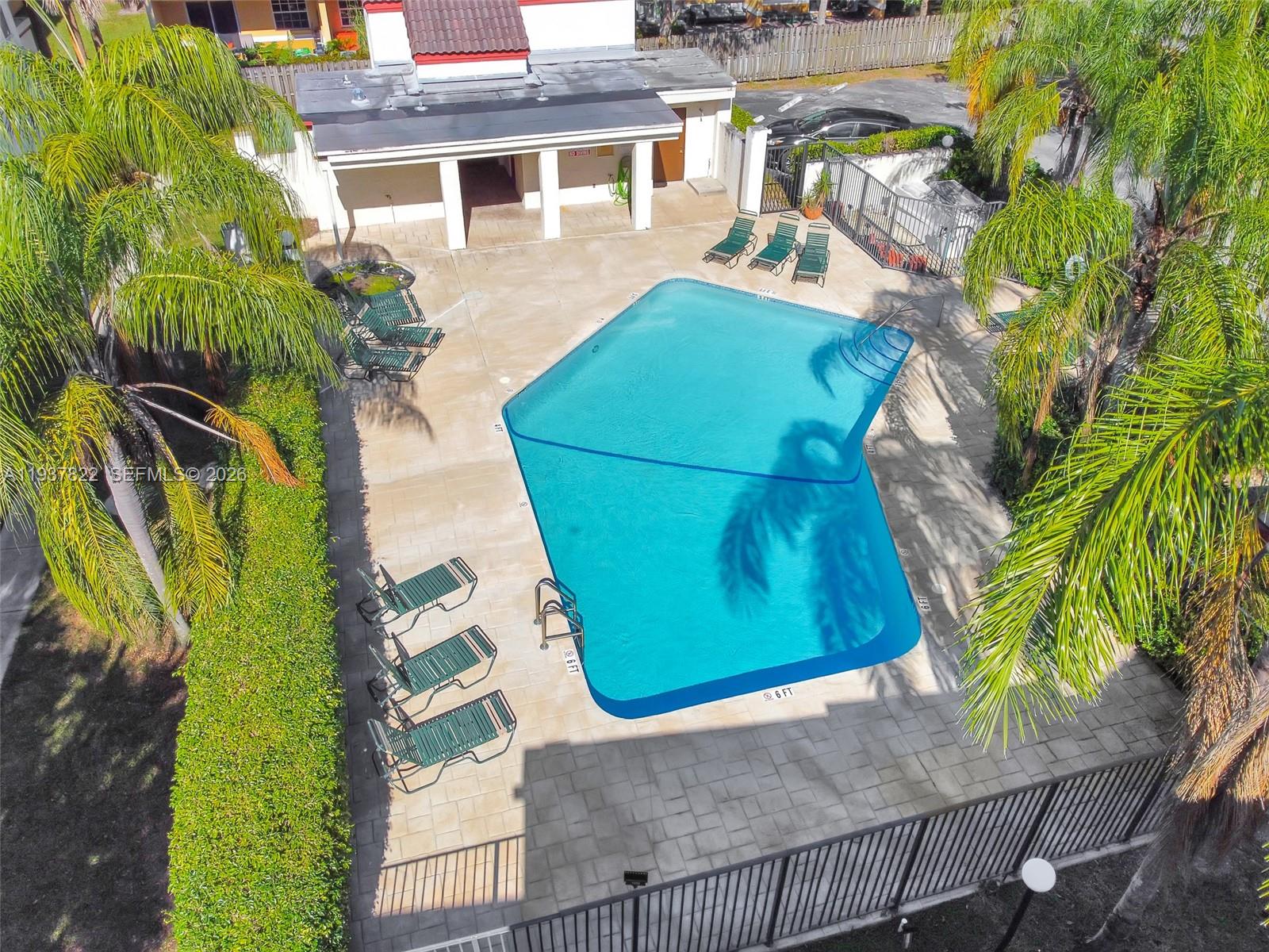 PEPPERTREE ON THE PARK CO - Residential