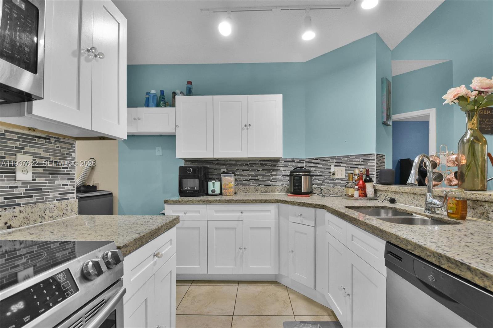 PEPPERTREE ON THE PARK CO - Residential