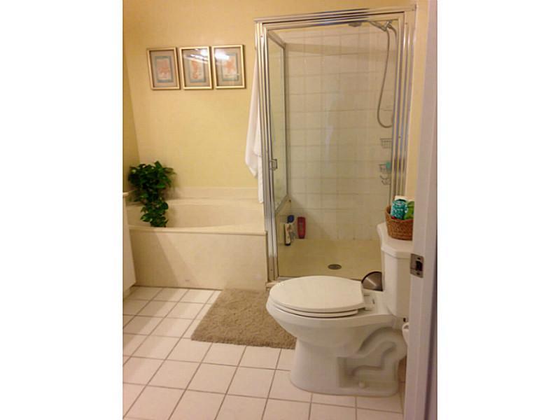 LAS FLORES - Residential Lease