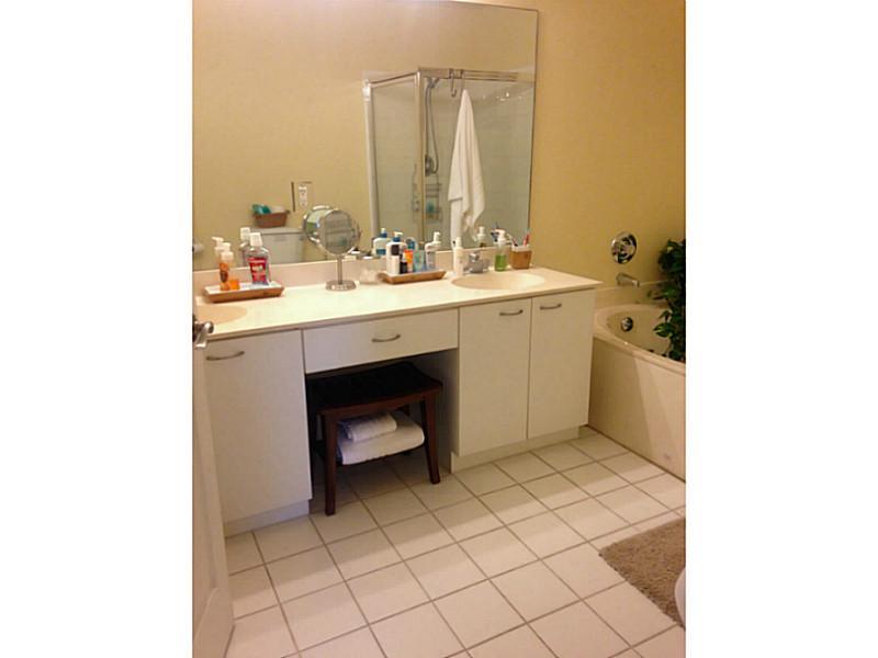 LAS FLORES - Residential Lease