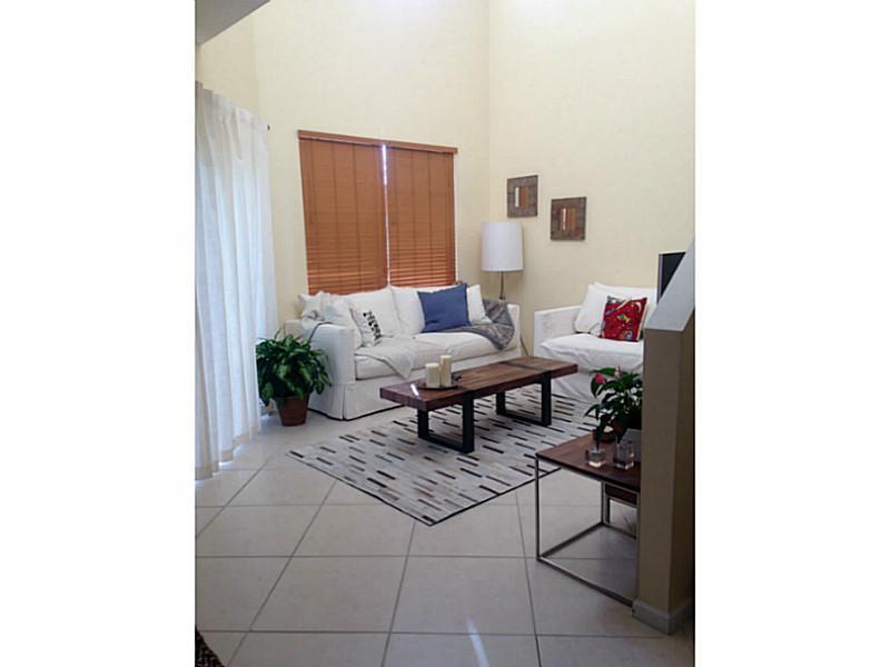 LAS FLORES - Residential Lease
