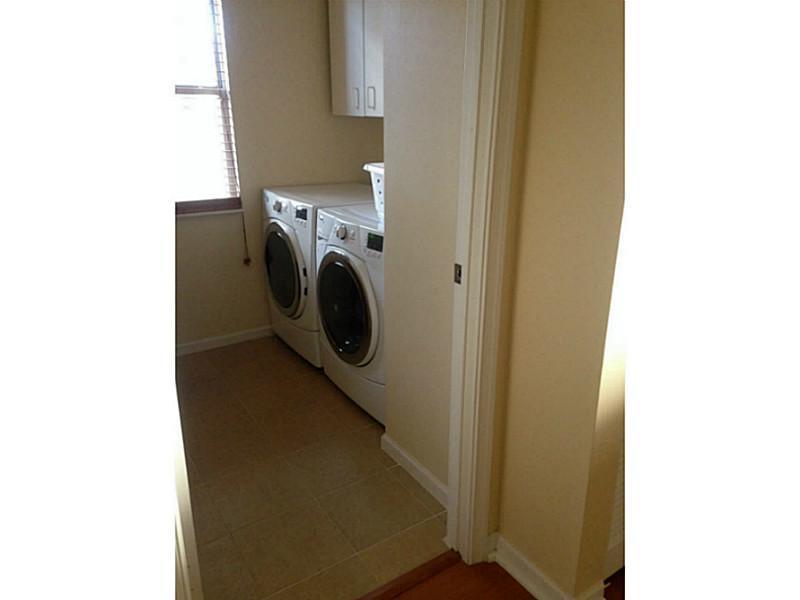 LAS FLORES - Residential Lease