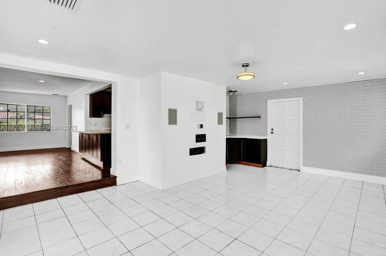 REID MANOR - Residential Lease