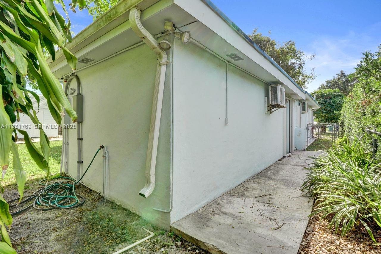 REID MANOR - Residential Lease