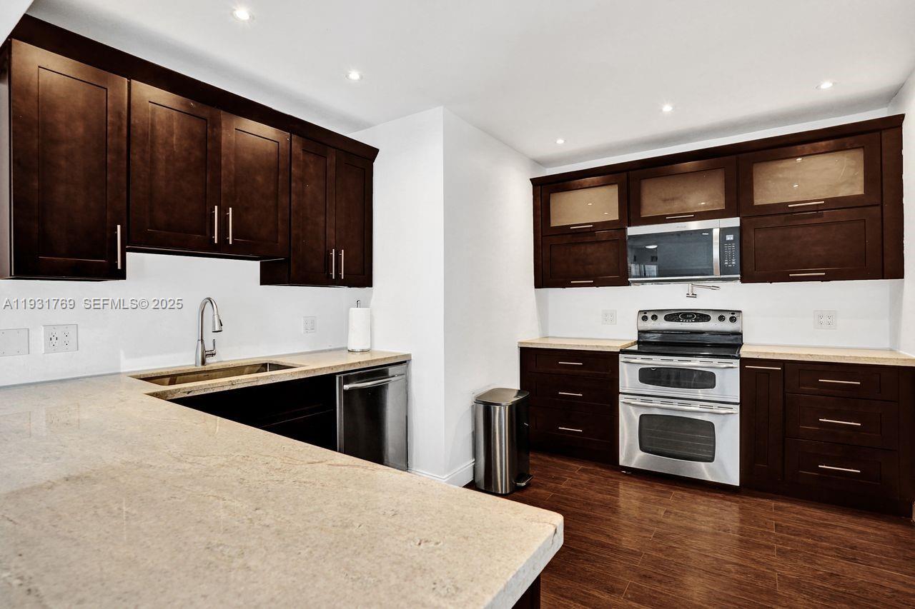 REID MANOR - Residential Lease