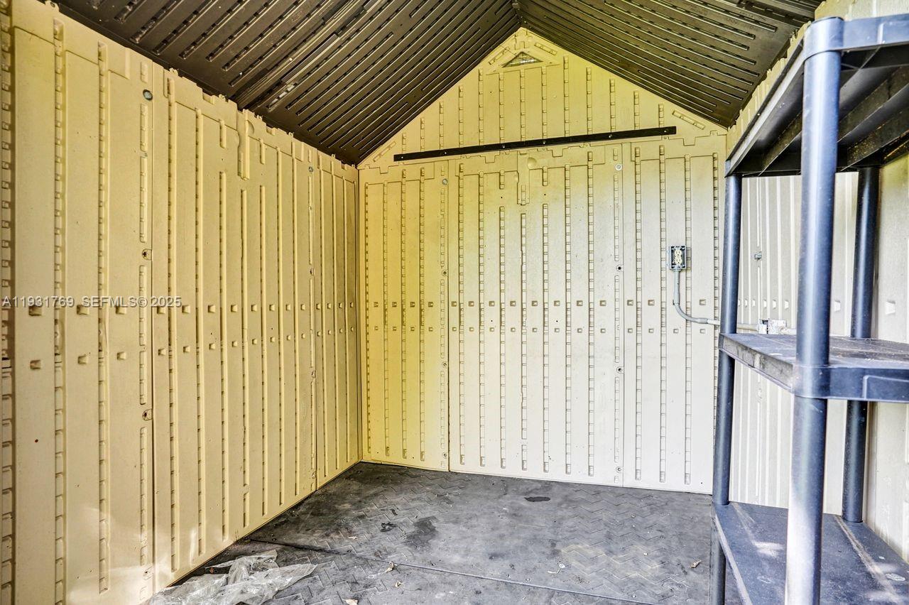 REID MANOR - Residential Lease