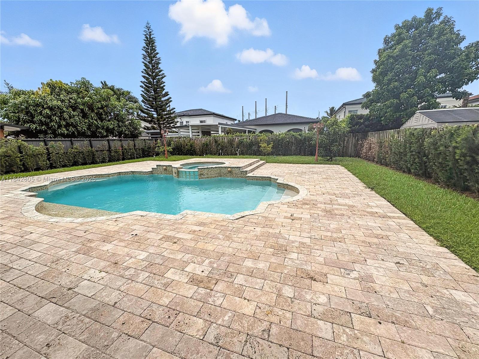 EDMAR HOMES - Residential