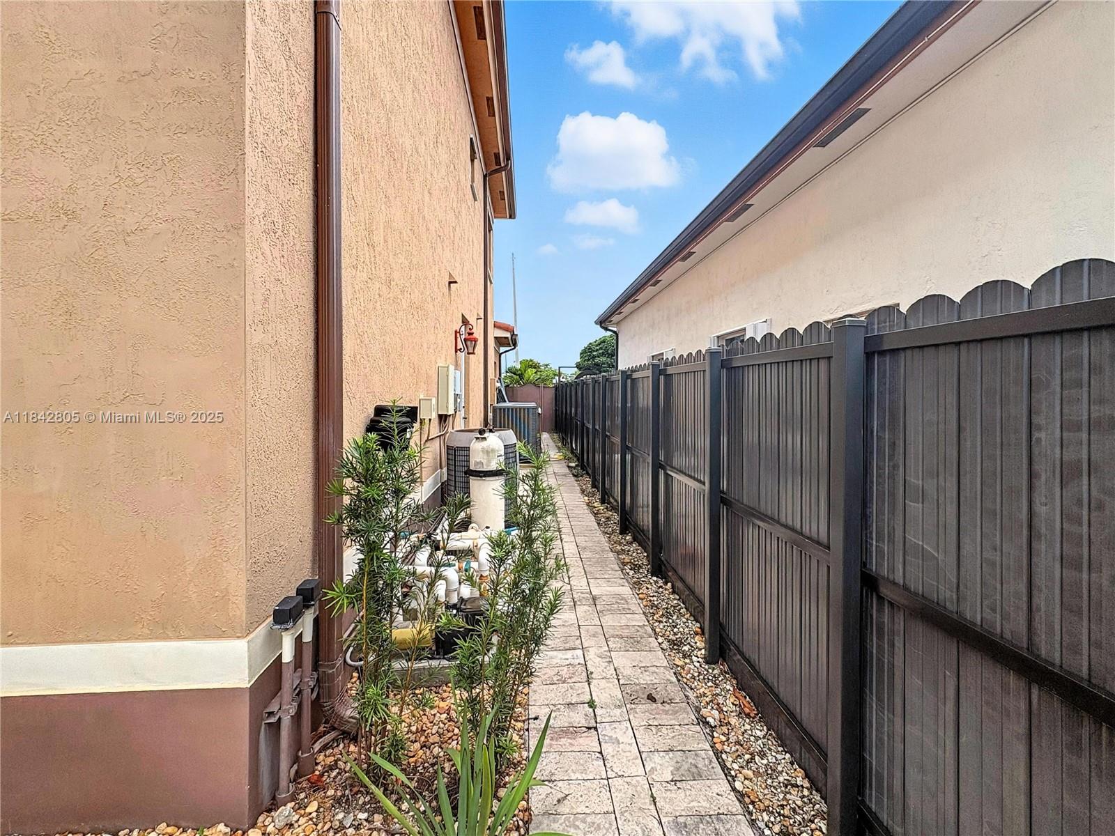 EDMAR HOMES - Residential