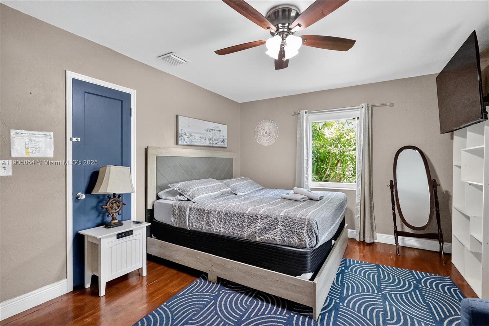 HOLLYWOOD VIEW - Residential