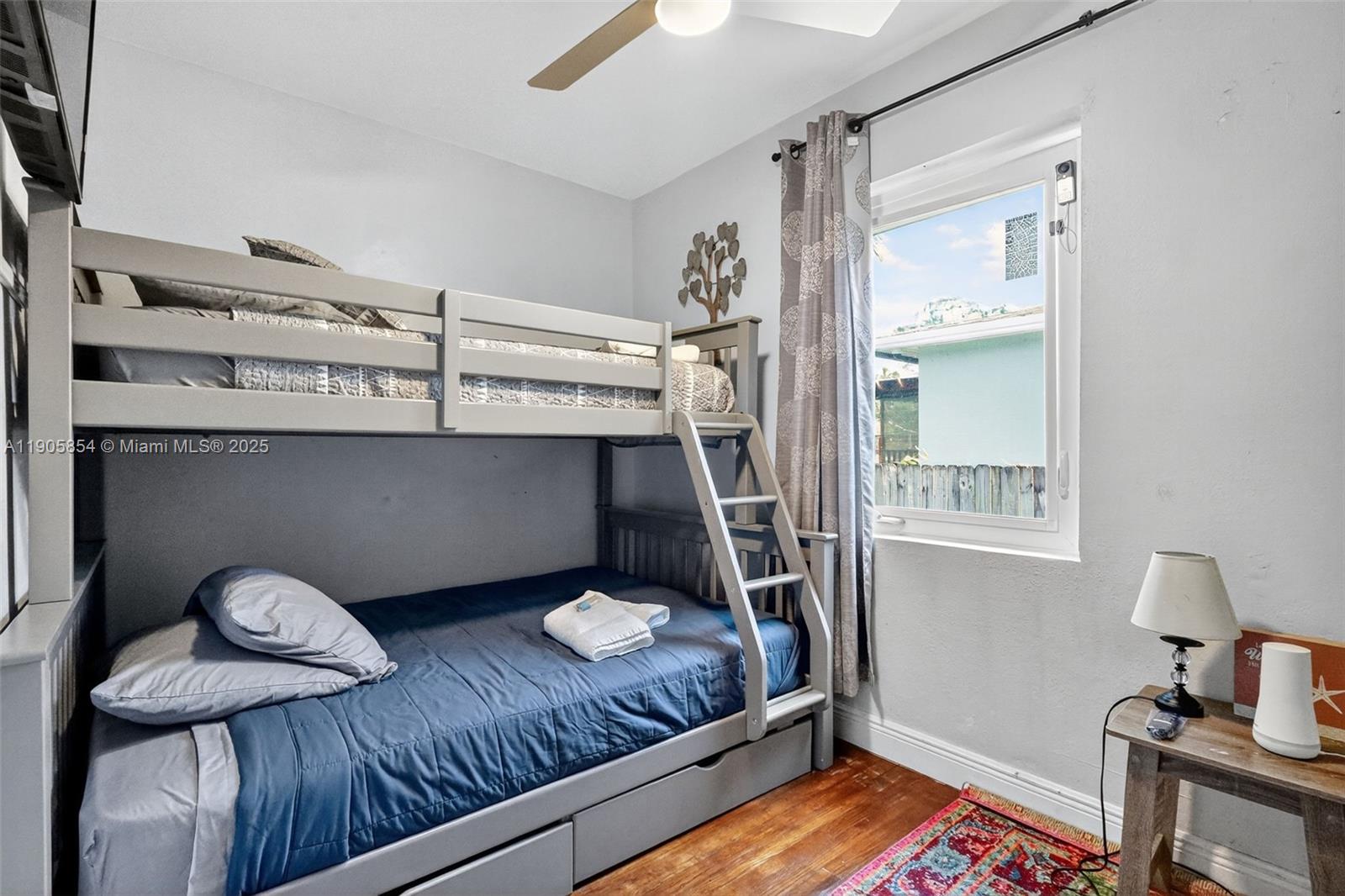 HOLLYWOOD VIEW - Residential