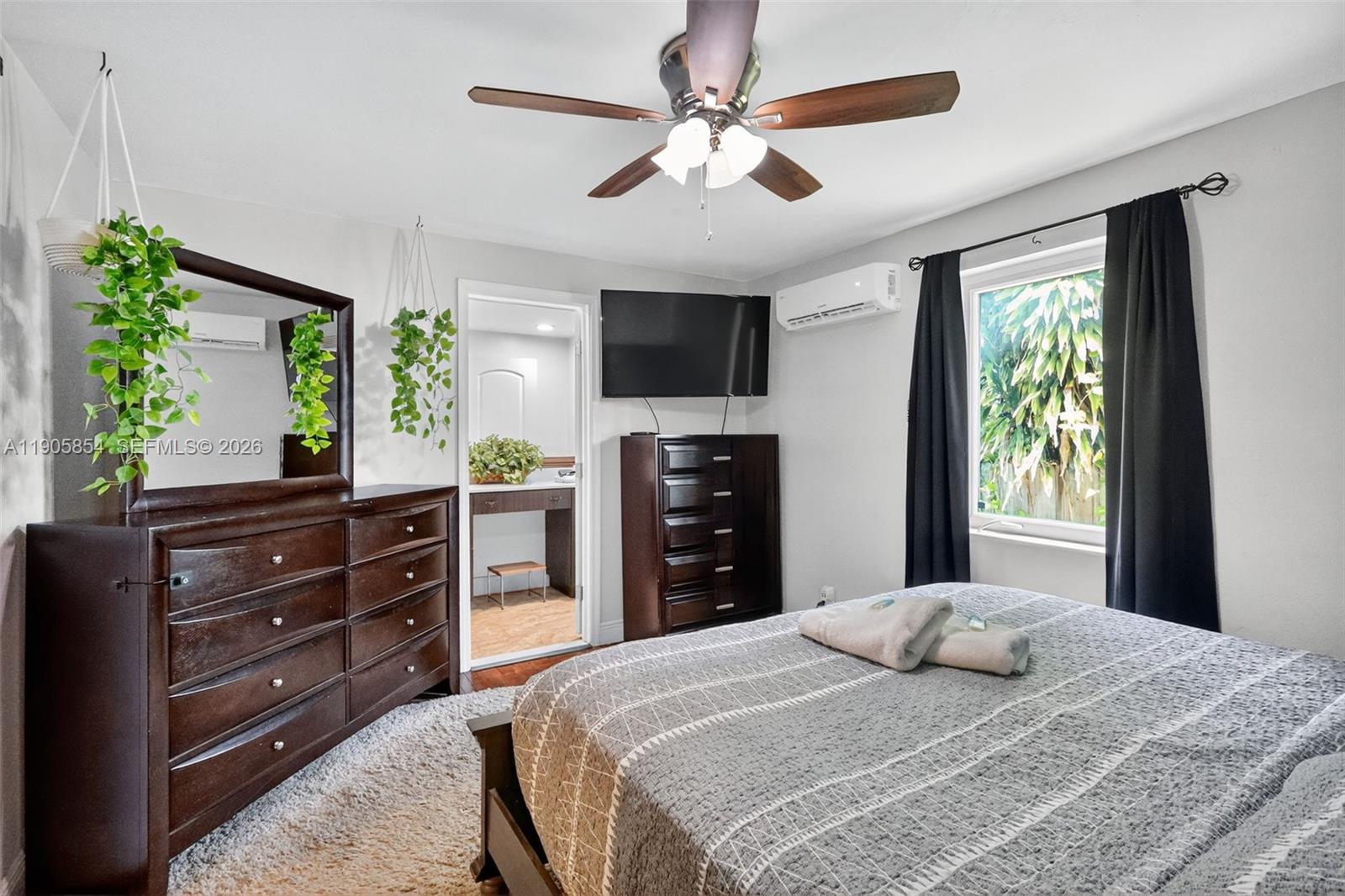 HOLLYWOOD VIEW - Residential